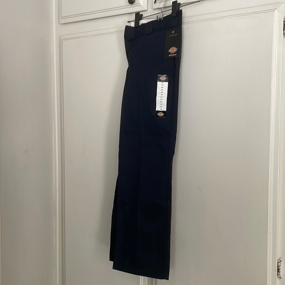 Brand new Dickies Women’s 774 Work Pant Low Rise Straight Leg (Navy, size 6P)